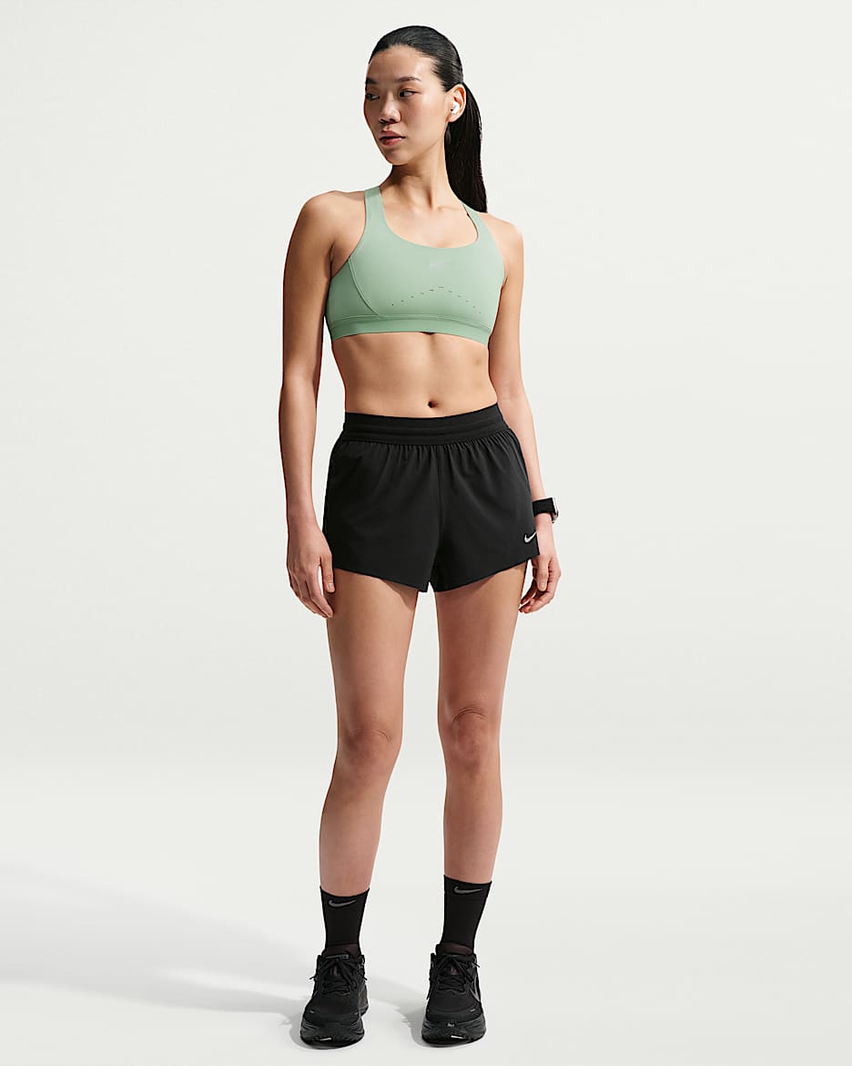 Nike Swift Breathe Dri-FIT 女子速干跑步短裤（含衬裤） - 黑/黑/白色
