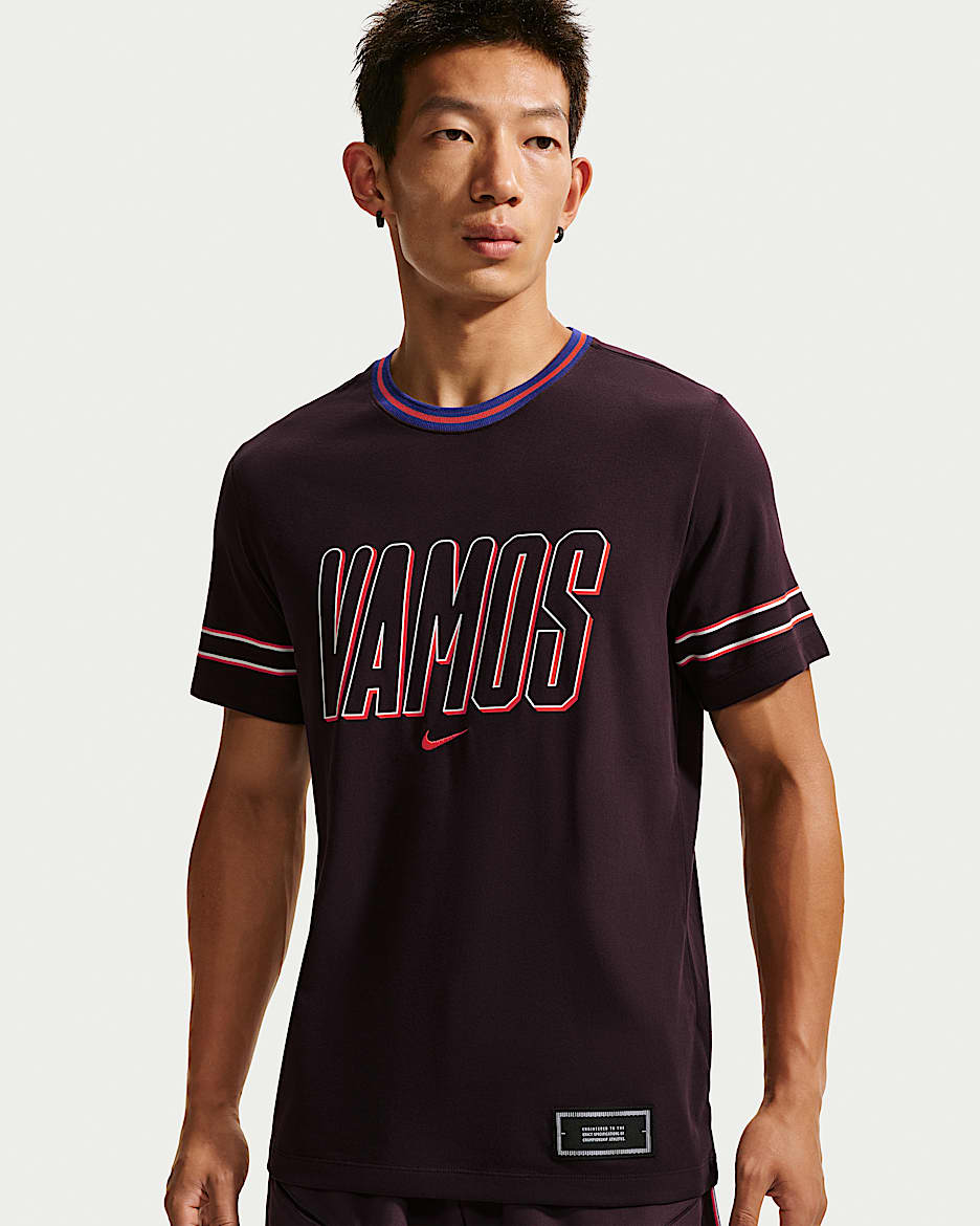 Carlos Alcaraz NikeCourt Dri-FIT 卡洛斯·阿尔卡拉斯男子速干短袖网球T恤 - 暗调勃艮第酒红