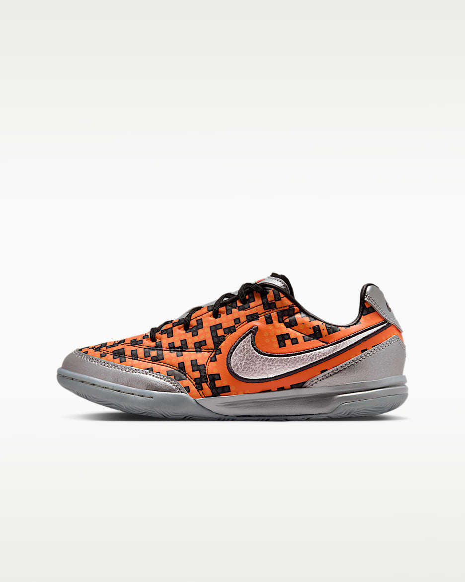 Nike Jr. Streetgato x LEGO® Collection 大童低帮足球鞋 - 金属银/安全橙/黑/白色