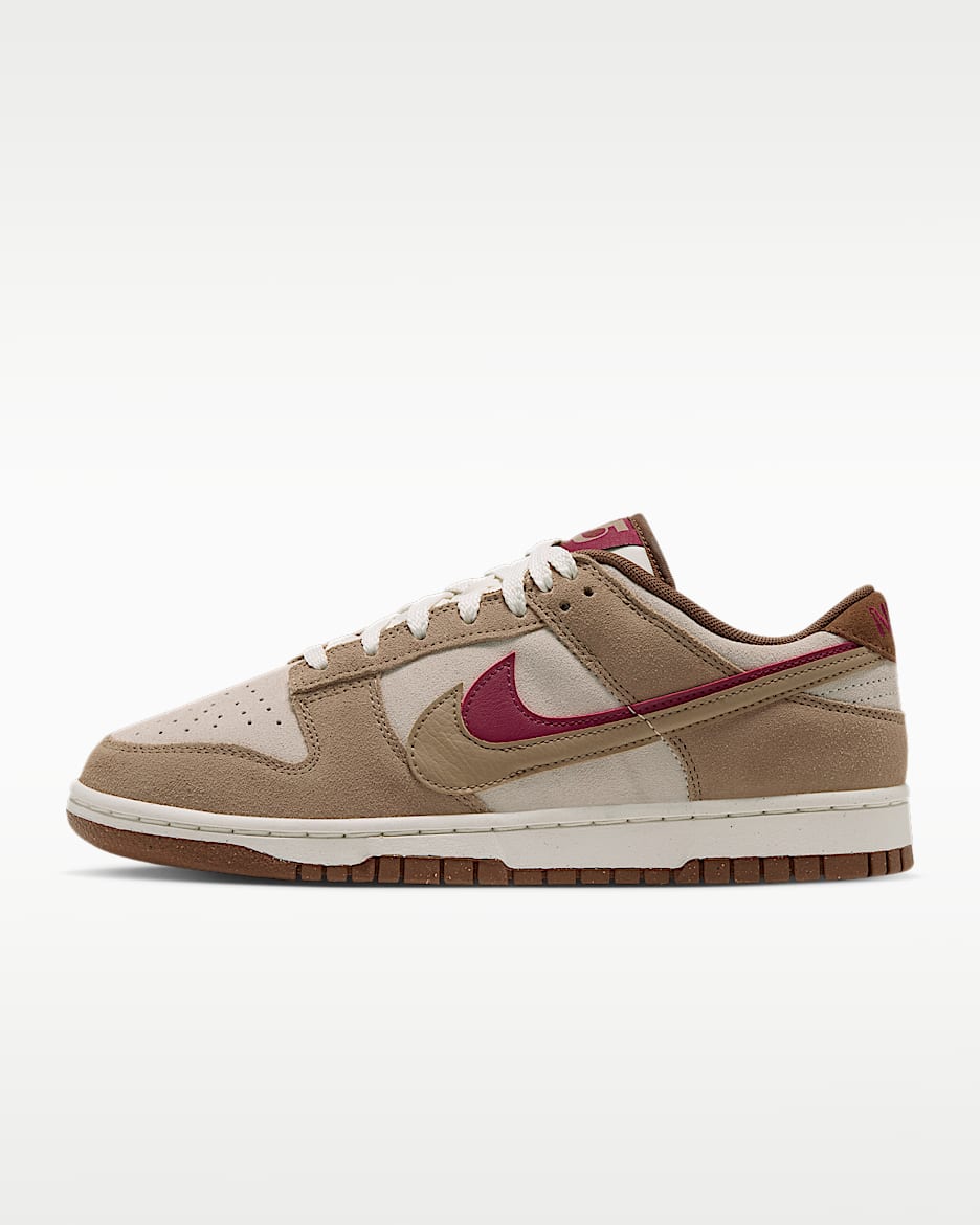 Nike Dunk Low SE 女子运动鞋 - 帆白/帆白/卡其/队红