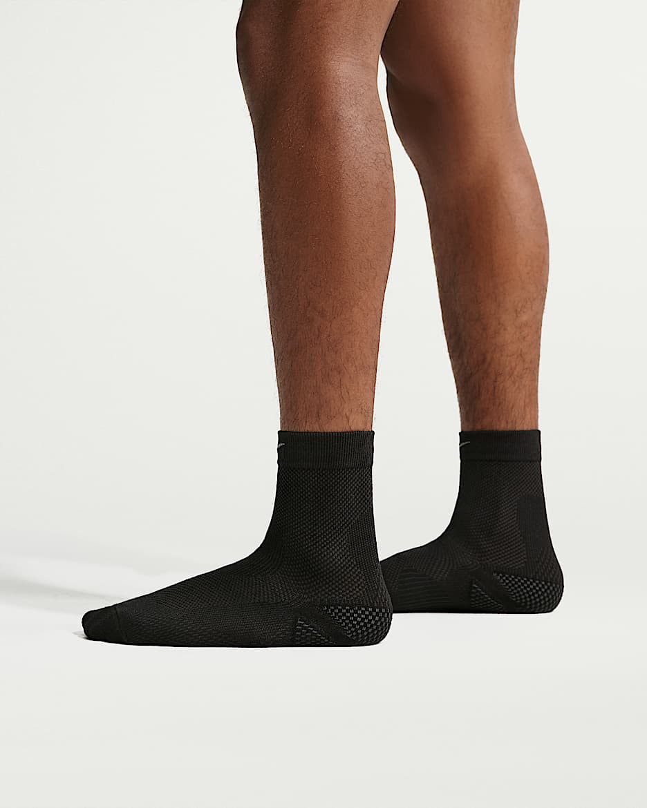 Nike Run Lightweight Micro-Crew 速干跑步短袜（1 双） - 黑/白金色/暗烟灰/烟灰