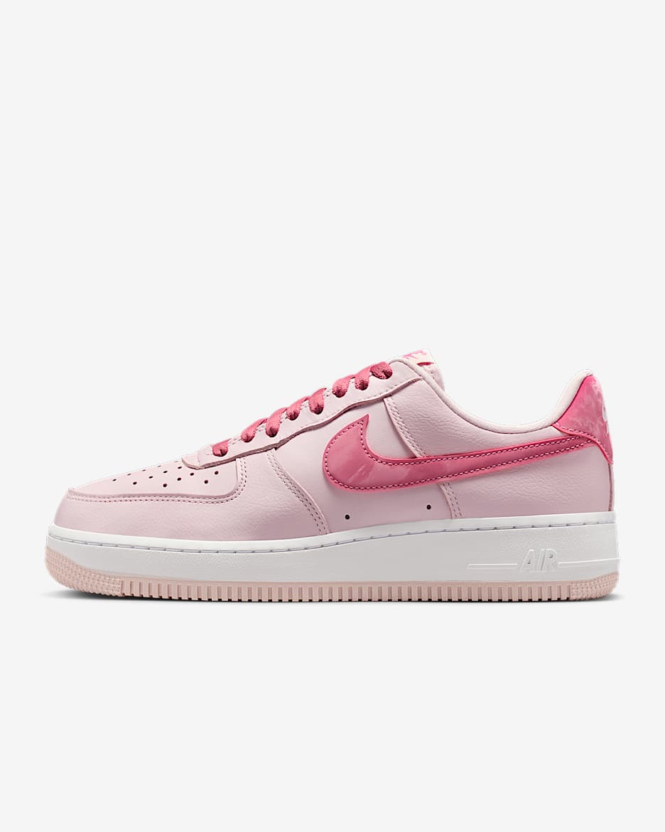 Nike Air Force 1 '07 "Valentine's Day" 情人节系列女子空军一号运动鞋 - 珍珠粉/白色/牡丹红