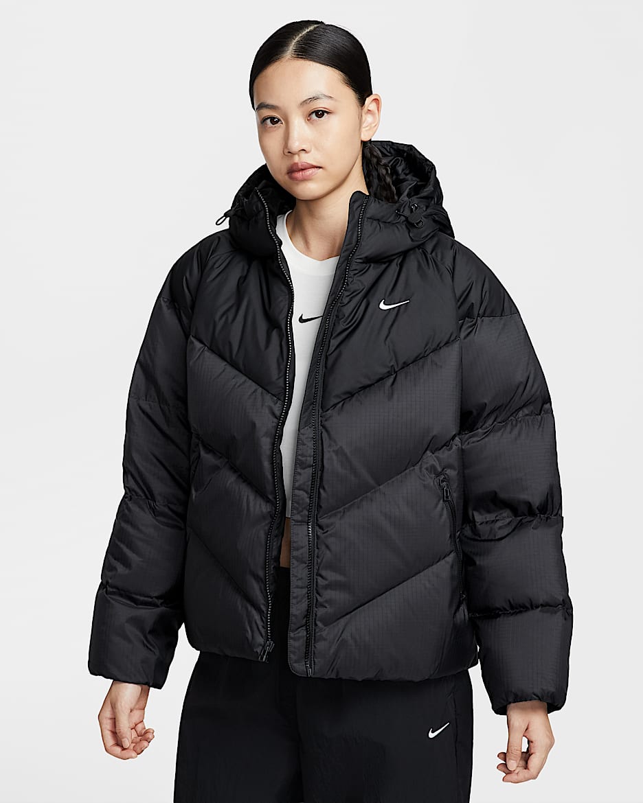 Nike Sportswear Windpuffer Storm-FIT 女子防风拒水宽松连帽羽绒夹克 - 黑/帆白