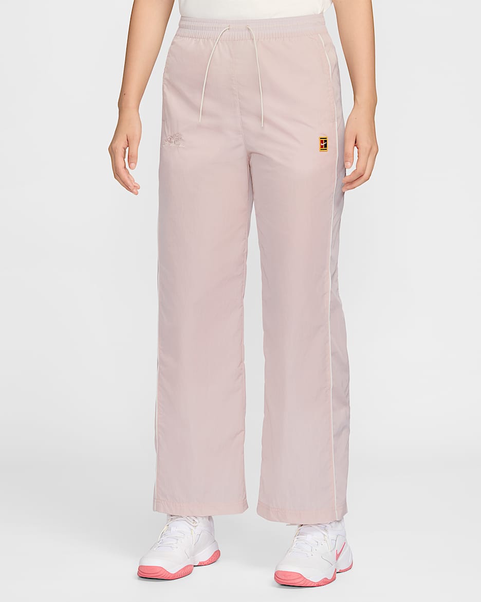 NikeCourt Windrunner 马年限定脱缰系列新年款女子防晒高腰梭织直筒长裤 - 砂岩灰粉