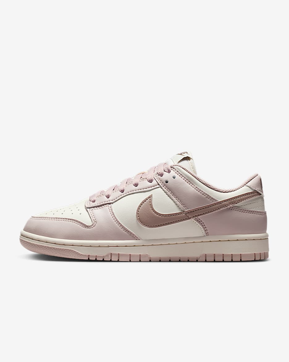 Nike Dunk Low 女子运动鞋 - 砂岩灰粉/淡象牙白/帆白/麦芽黄