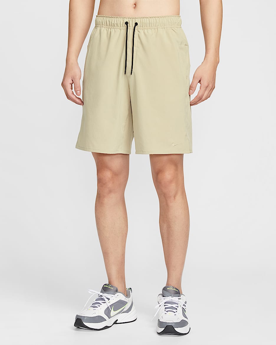 Nike Dri-FIT Unlimited 男子速干训练短裤（无衬裤） - 沙漠卡其/黑/沙漠卡其