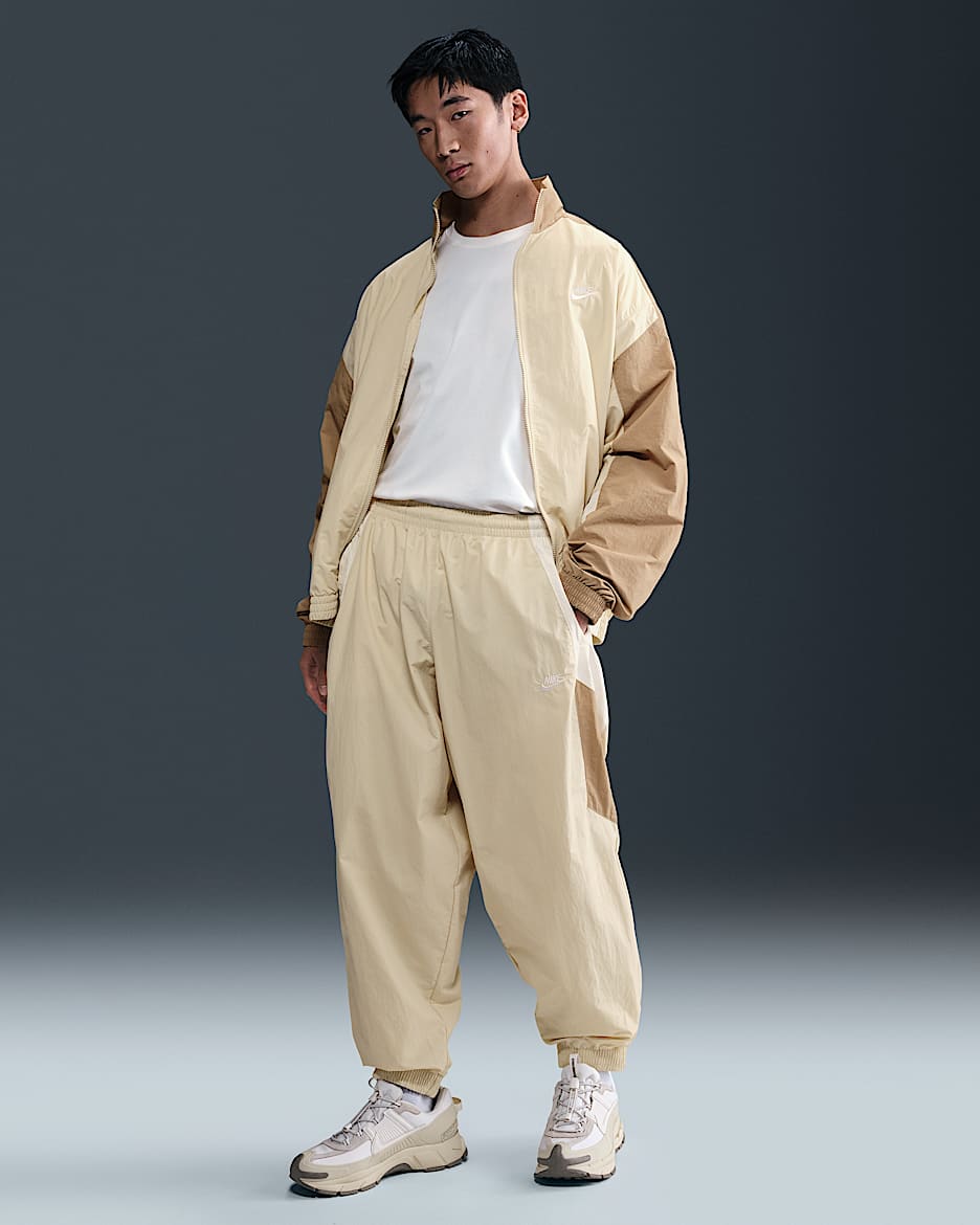 Nike Club 情人节男子 Oversize 风梭织运动裤 - 浅卡其/帆白/杏茶色/白色