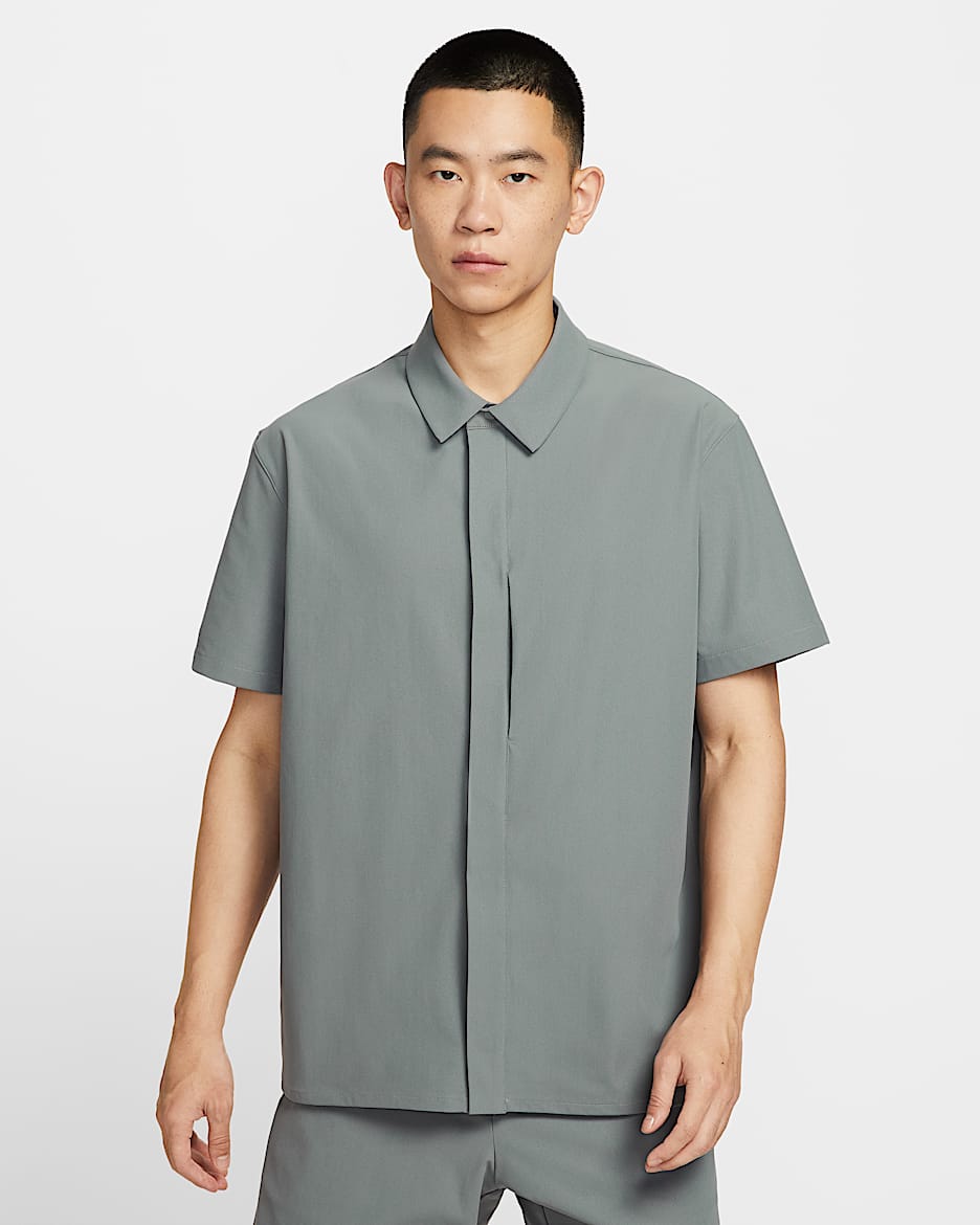 Nike 24.7 PerfectStretch Dri-FIT 男子防晒速干短袖按扣上衣 - 烟灰/纳米灰
