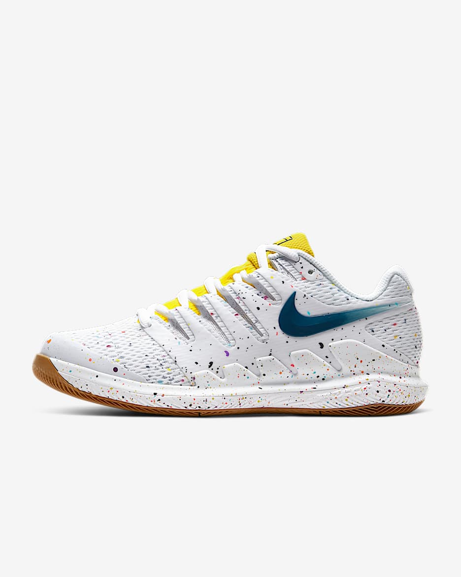 NikeCourt Air Zoom Vapor X 郑钦文制胜版女子硬地球场网球鞋 - 白色/欧皮特黄/麦黄/缬草蓝