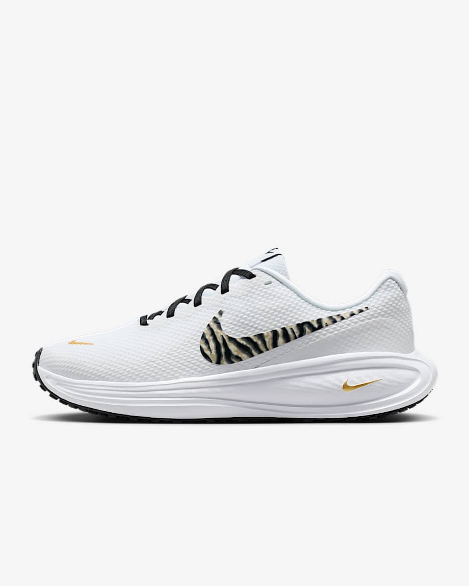 Nike Revolution 8 女子公路跑步鞋 - 白色/金属色/椰奶色/黑