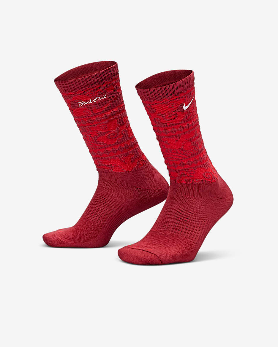 Nike Everyday Plus 马年限定脱缰系列新年款速干舒适中筒运动袜(1 双) - 深队红/大学红/金属银