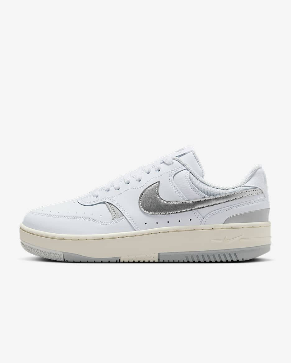 Nike Gamma Force 女子厚底运动鞋 - 白色/浅烟灰/尘光子色/金属银
