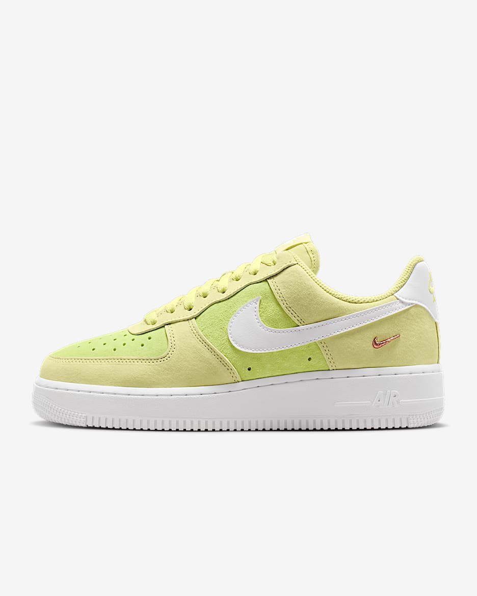 Air Force 1 '07 Low SE 女子空军一号运动鞋 - 黄绿/浅柠檬黄/金属色/白色