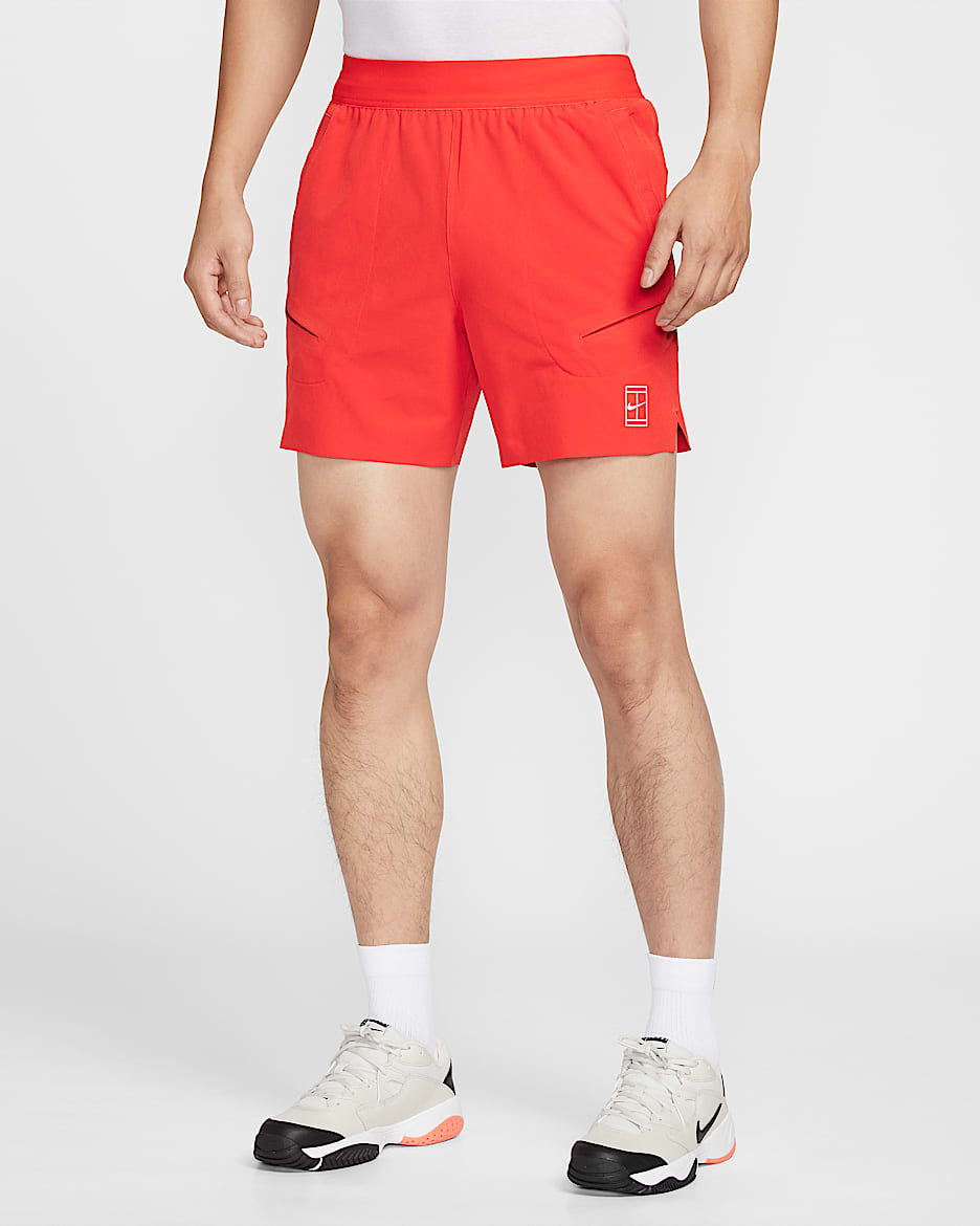 NikeCourt Advantage Dri-FIT 扬尼克·辛纳同款男子速干网球短裤 - 椒红/白色