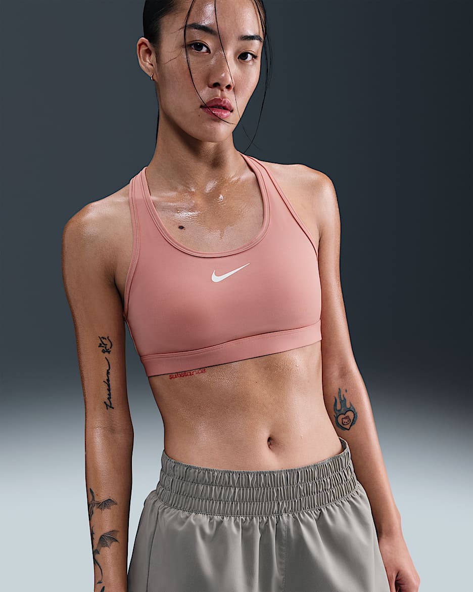 Nike Swoosh 郑钦文同款女子中强度支撑速干衬垫运动内衣 - 锈粉/白色