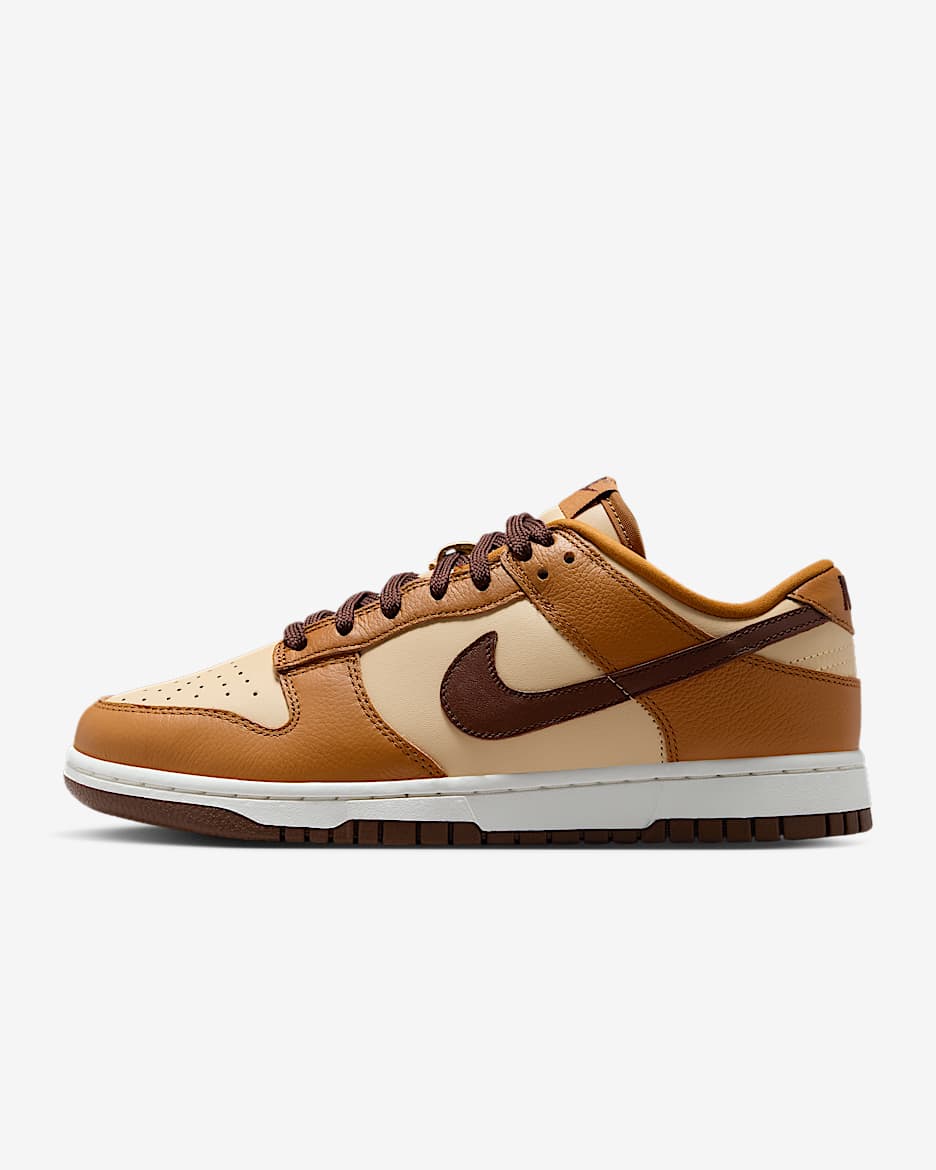 Nike Dunk Low SE 女子运动鞋 - 沙漠黄褐/淡香草黄/帆白/动物群棕