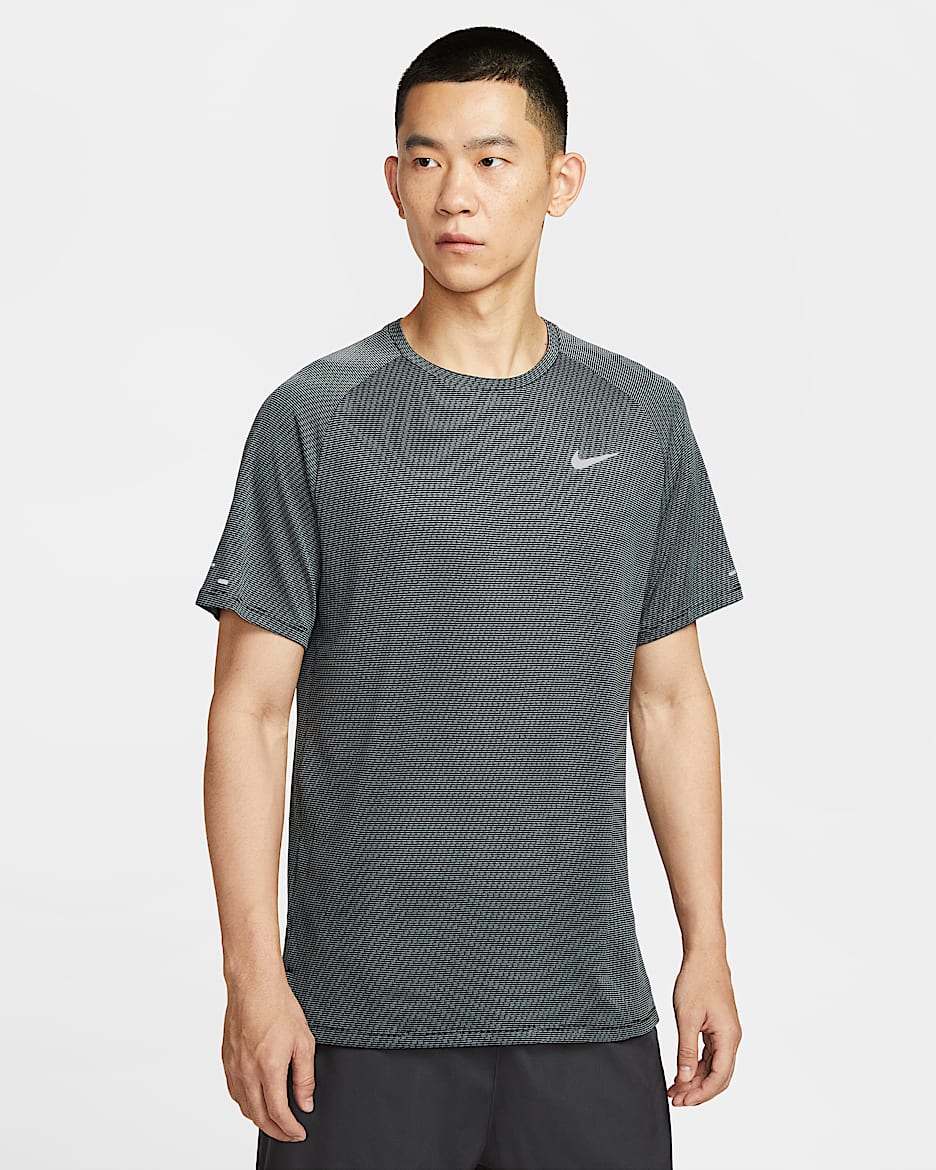 Nike Stride Dri-FIT 男子速干短袖跑步上衣 - 黑