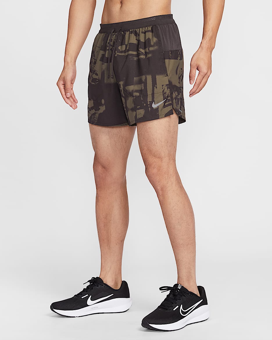 Nike Stride Dri-FIT 男子速干跑步短裤（含衬裤） - 暗褐/丝绒棕/泥煤苔黄