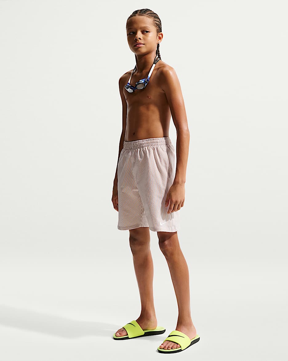 Nike Swim Breaker 大童（男孩）波纹纹理沙滩短裤（含衬裤） - 杏茶色/白色/白色/白色