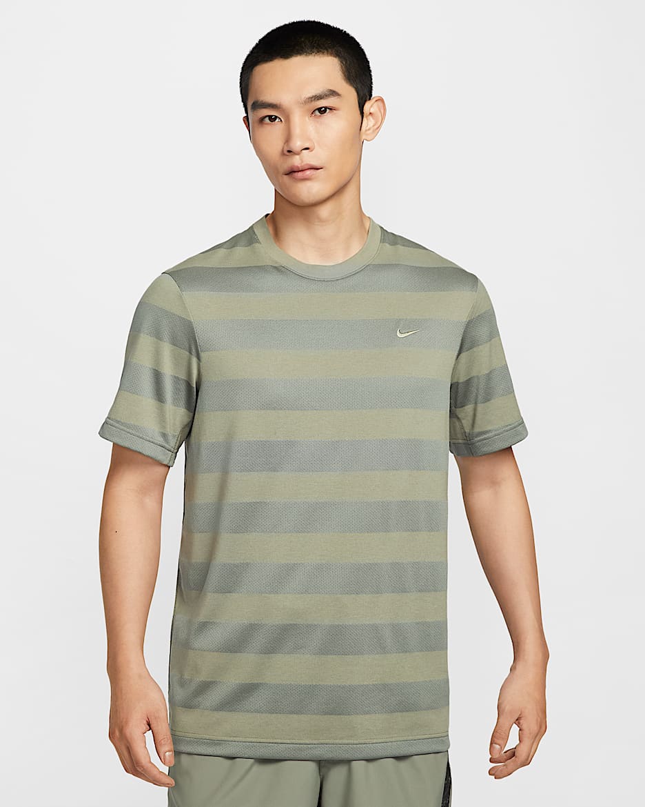 Nike Primary Dri-FIT 男子速干短袖训练上衣 - 浅军绿/浅军绿