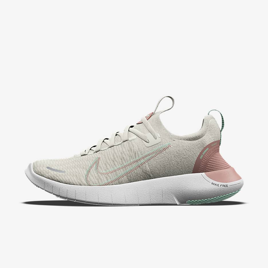 Nike Free RN By You 专属定制女子公路跑步鞋 - 浅土褐/幻影灰白/浅土褐