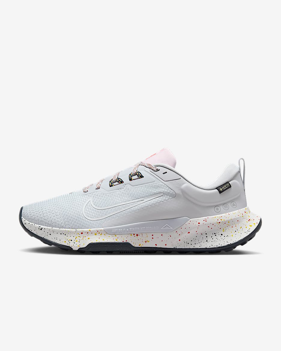 Nike Juniper Trail 2 GORE-TEX 男子户外防水越野跑步鞋 - 白金色/神秘焰火色/泡沫粉/白色