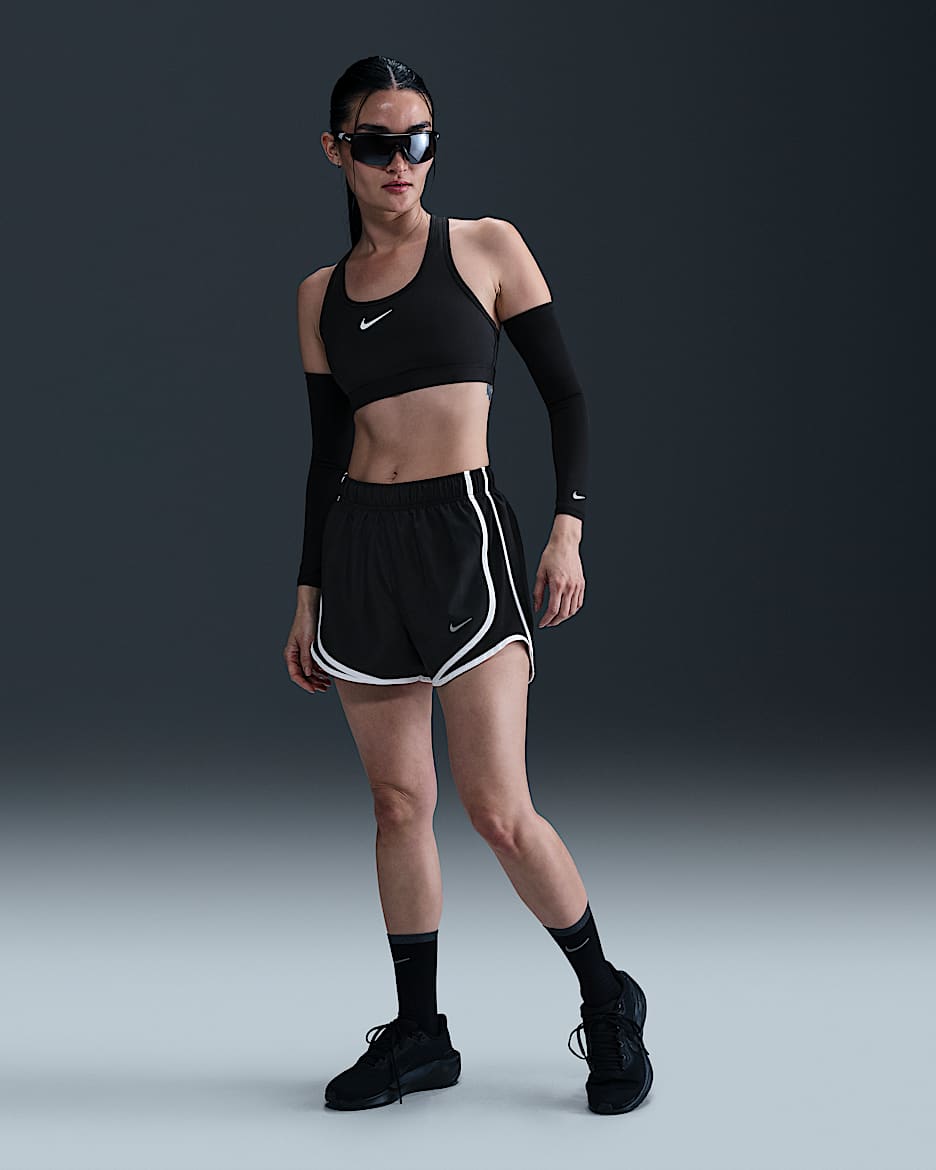 Nike Tempo Dri-FIT 女子速干中腰跑步短裤（含衬裤） - 黑/黑/白色
