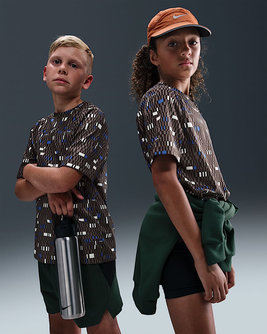 Nike Multi Dri-FIT 大童（男孩）速干短袖上衣 - 巴洛克棕/白色