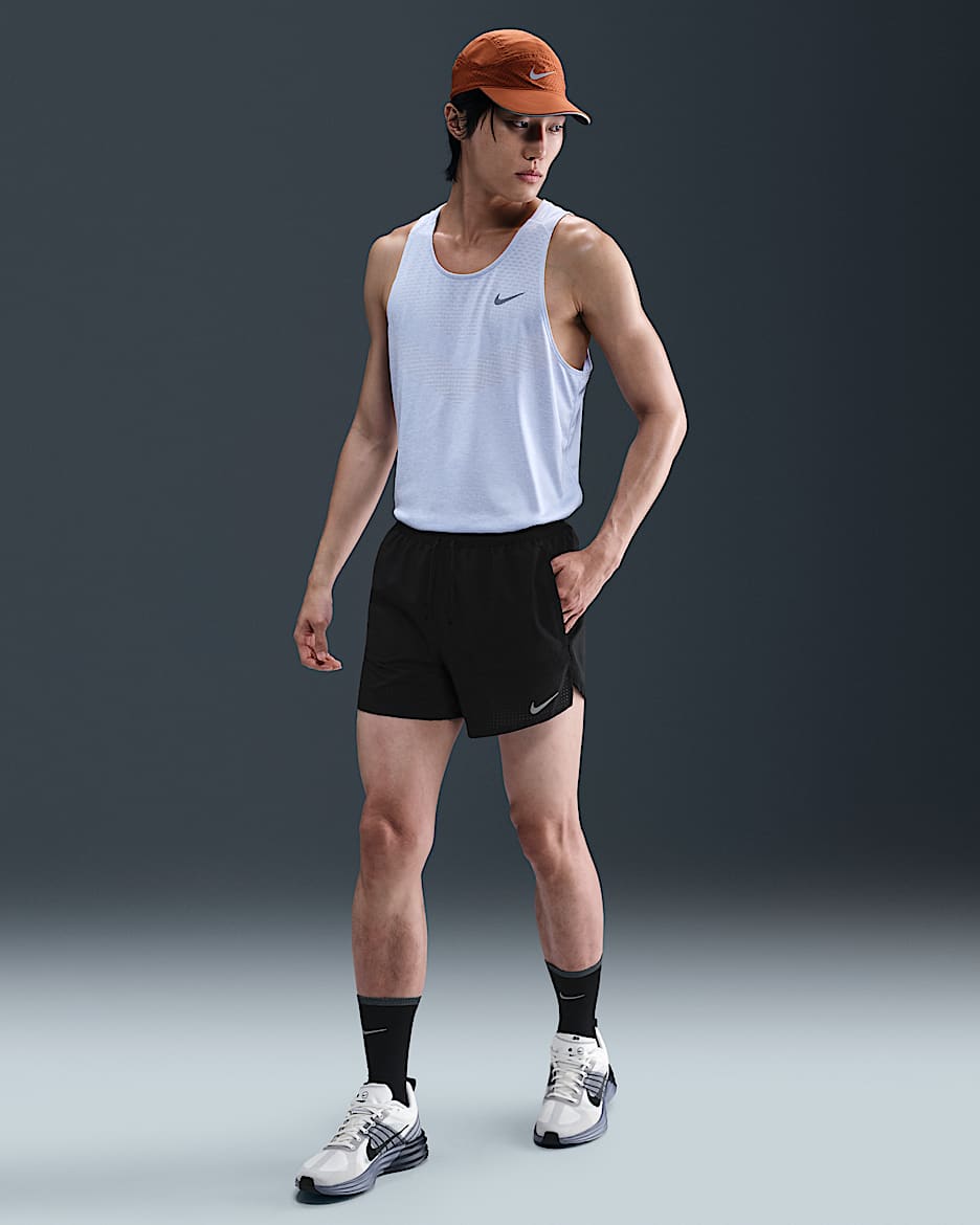 Nike Stride Dri-FIT 男子速干打孔跑步短裤（含衬裤） - 黑/黑/黑