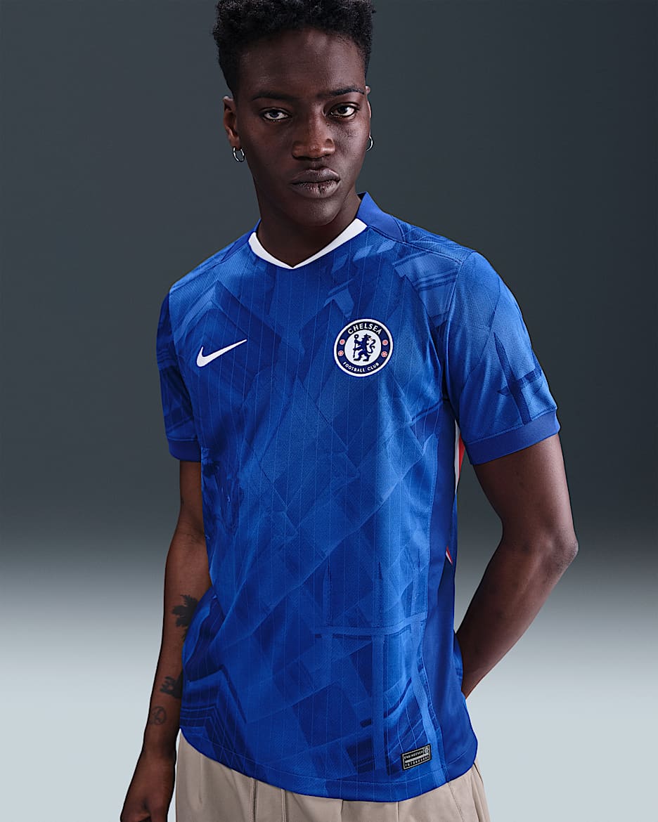 2025/26 赛季切尔西主场球迷版 Nike Dri-FIT 男子速干足球球衣 - 灯草蓝/白色/速度红/白色