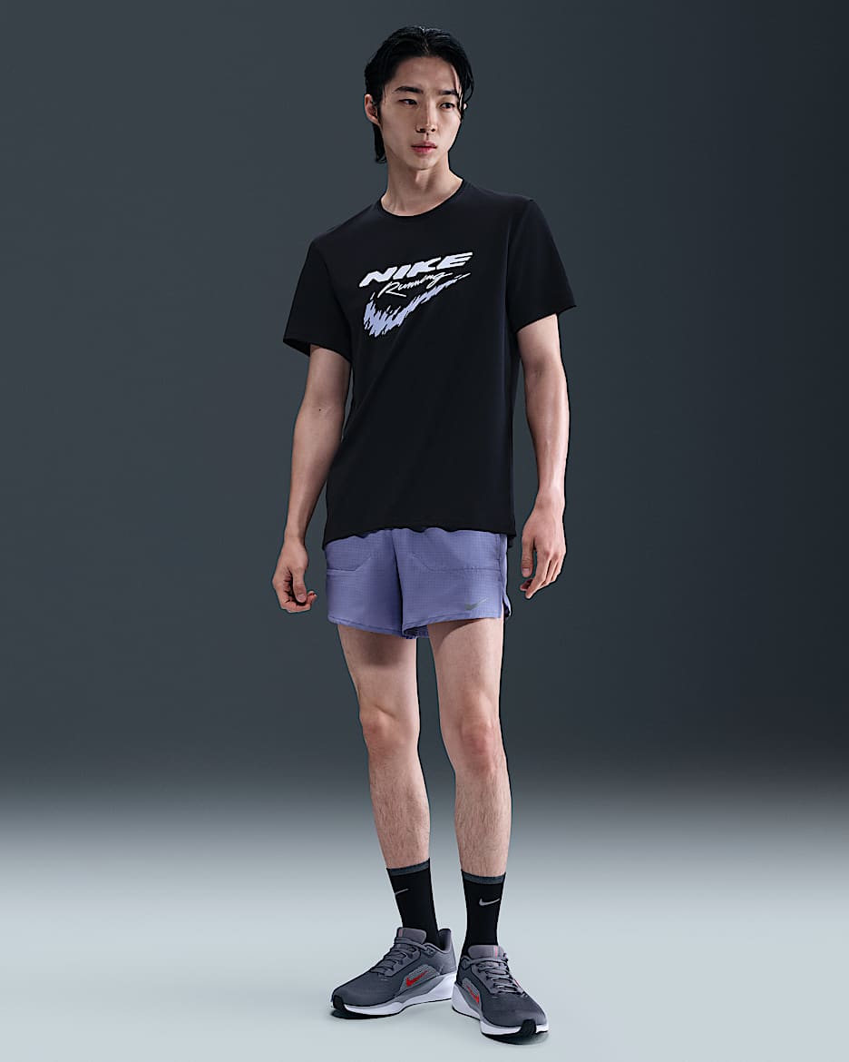 Nike Stride Dri-FIT 男子速干打孔跑步短裤（含衬裤） - 世界靛青/世界靛青/世界靛青