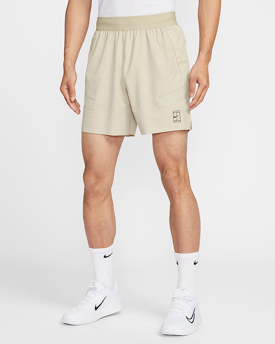 NikeCourt Advantage Dri-FIT 男子速干运动短裤 - 沙漠卡其/黑