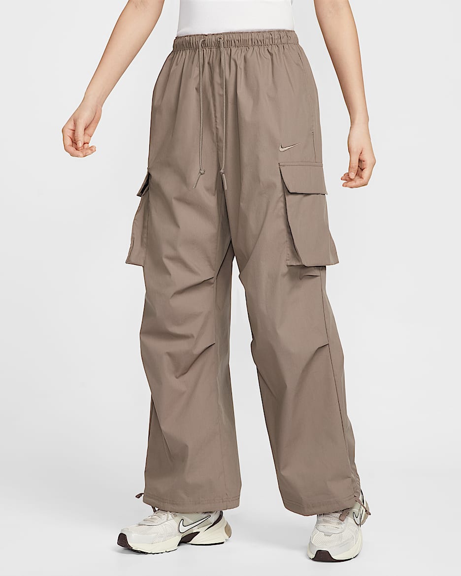 Nike Sportswear 女子梭织中腰长裤 - 貂棕