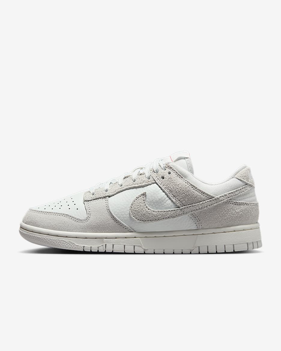 Nike Dunk Low 夏季女子运动鞋 - 山峰白/大学红/尘光子色