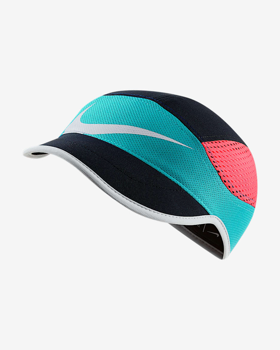 Nike Dri-FIT AeroBill Tailwind 跑步运动帽 - 黑/亮深红/尊贵翡翠绿