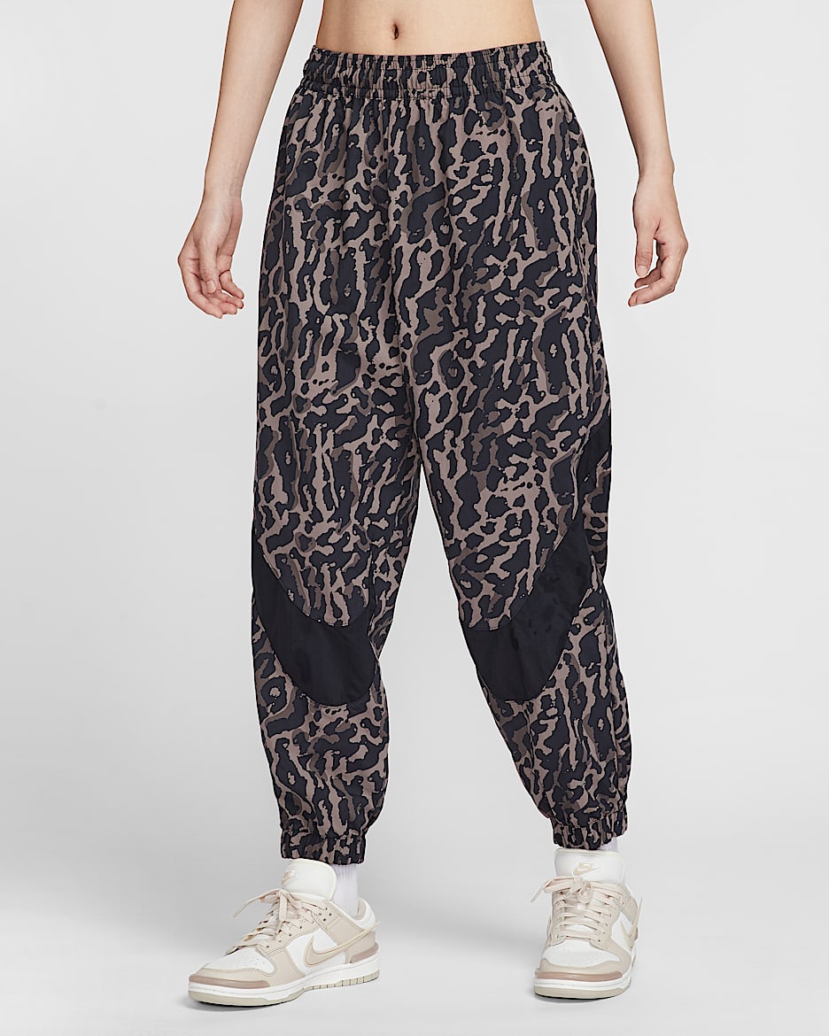 Nike Sportswear 女子整版图案梭织长裤 - 黑/黑
