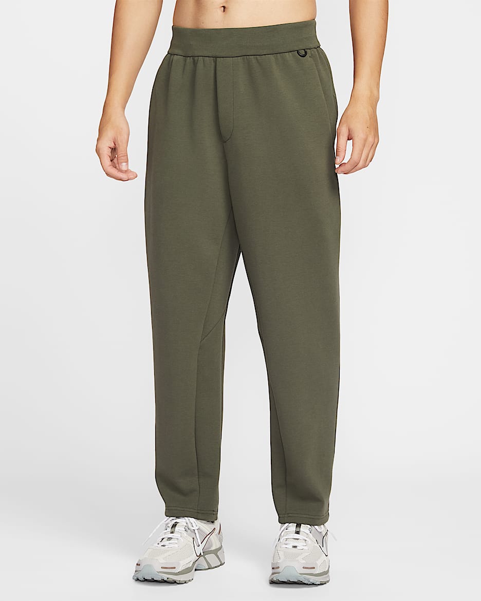 Nike 24.7 ImpossiblySoft Dri-FIT 超感柔软男子速干长裤 - 军裤卡其/红杉绿