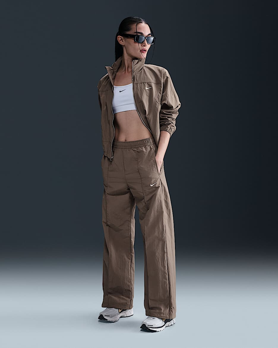 Nike Sportswear Everything Wovens 女子拒水防晒梭织中腰街舞长裤 - 貂棕/白色