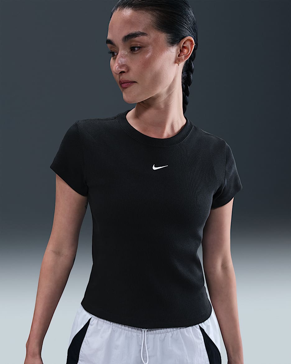 Nike Sportswear 女子紧身罗纹短袖T恤 - 黑