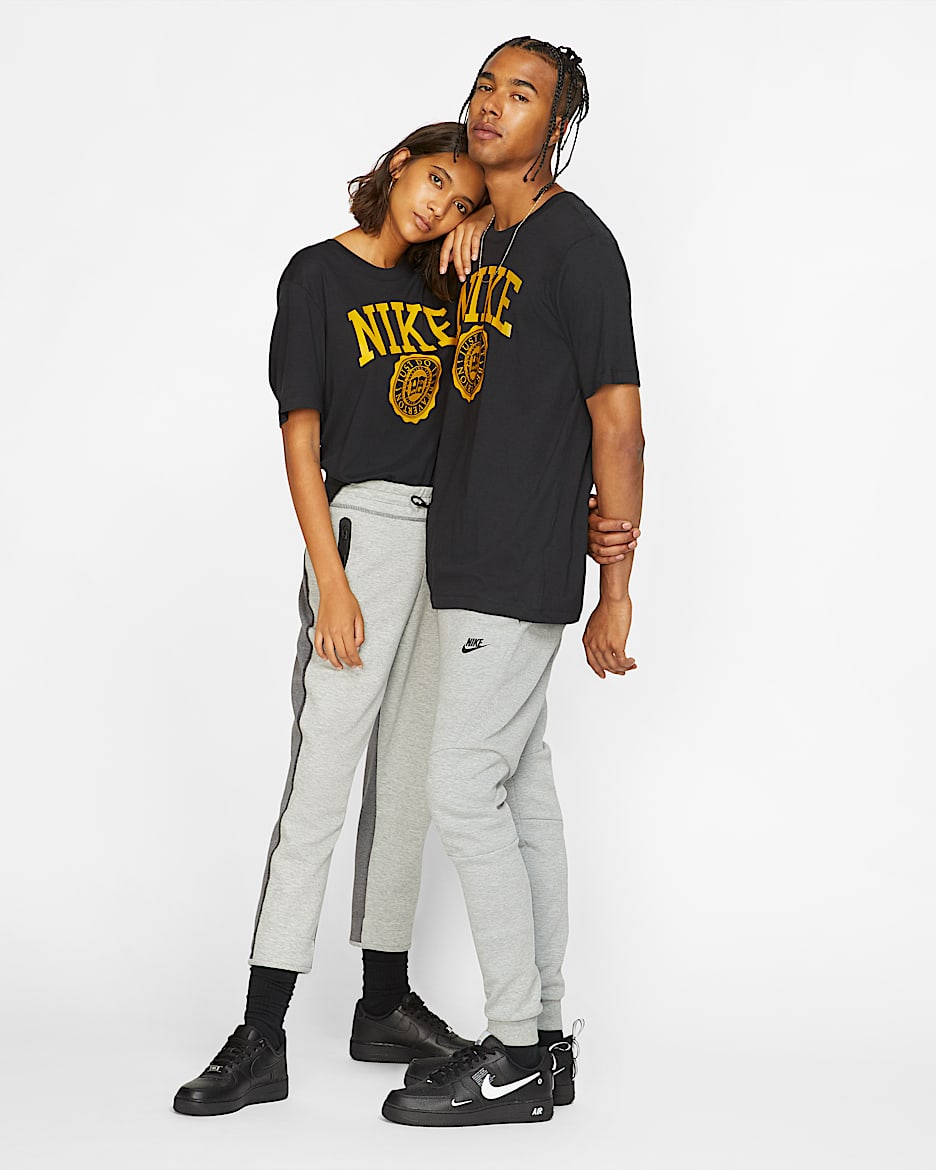 Nike Sportswear 男子T恤 - 黑/暗硫色