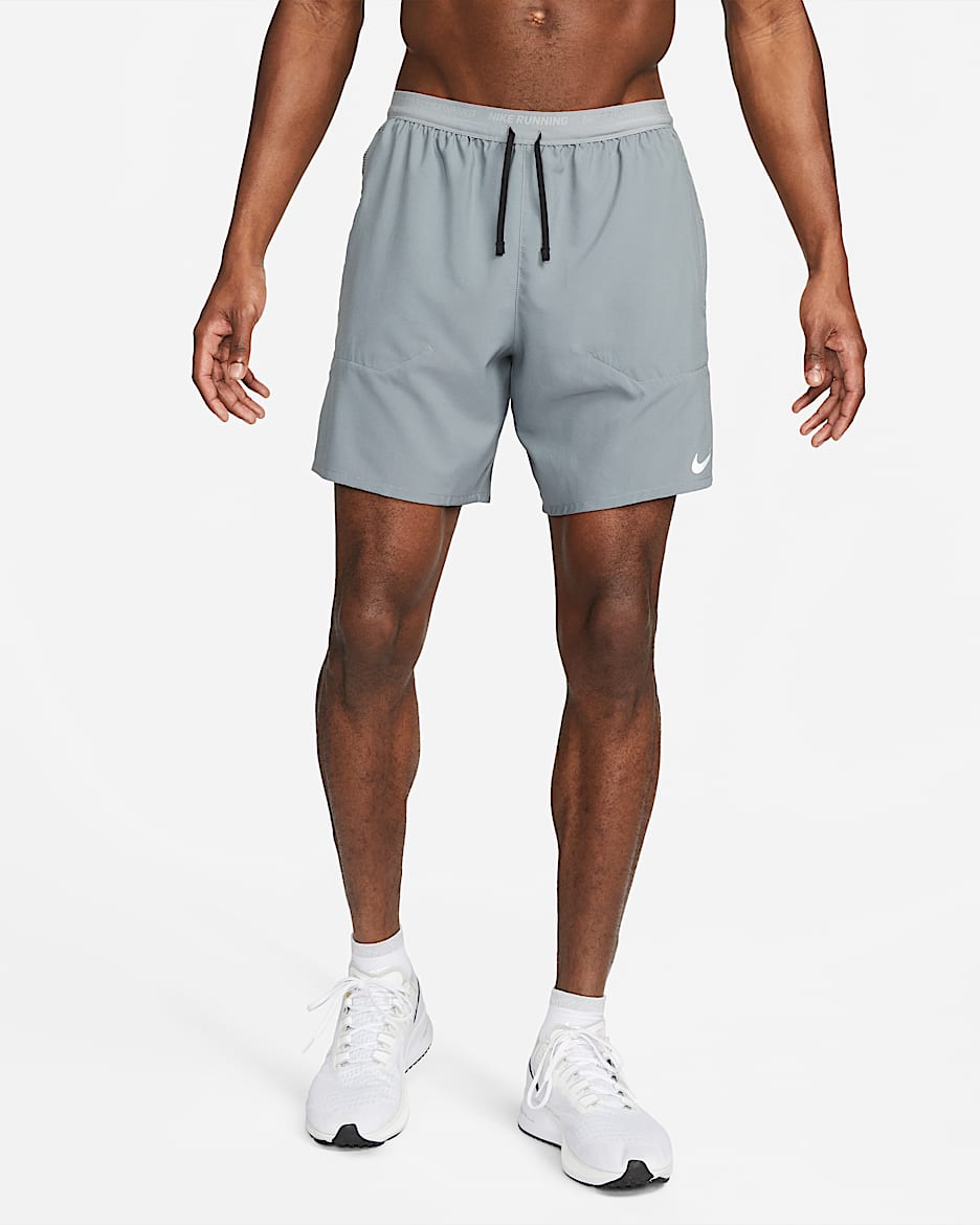 Nike Dri-FIT Stride 男子透气速干二合一跑步短裤 - 烟灰/暗烟灰/黑