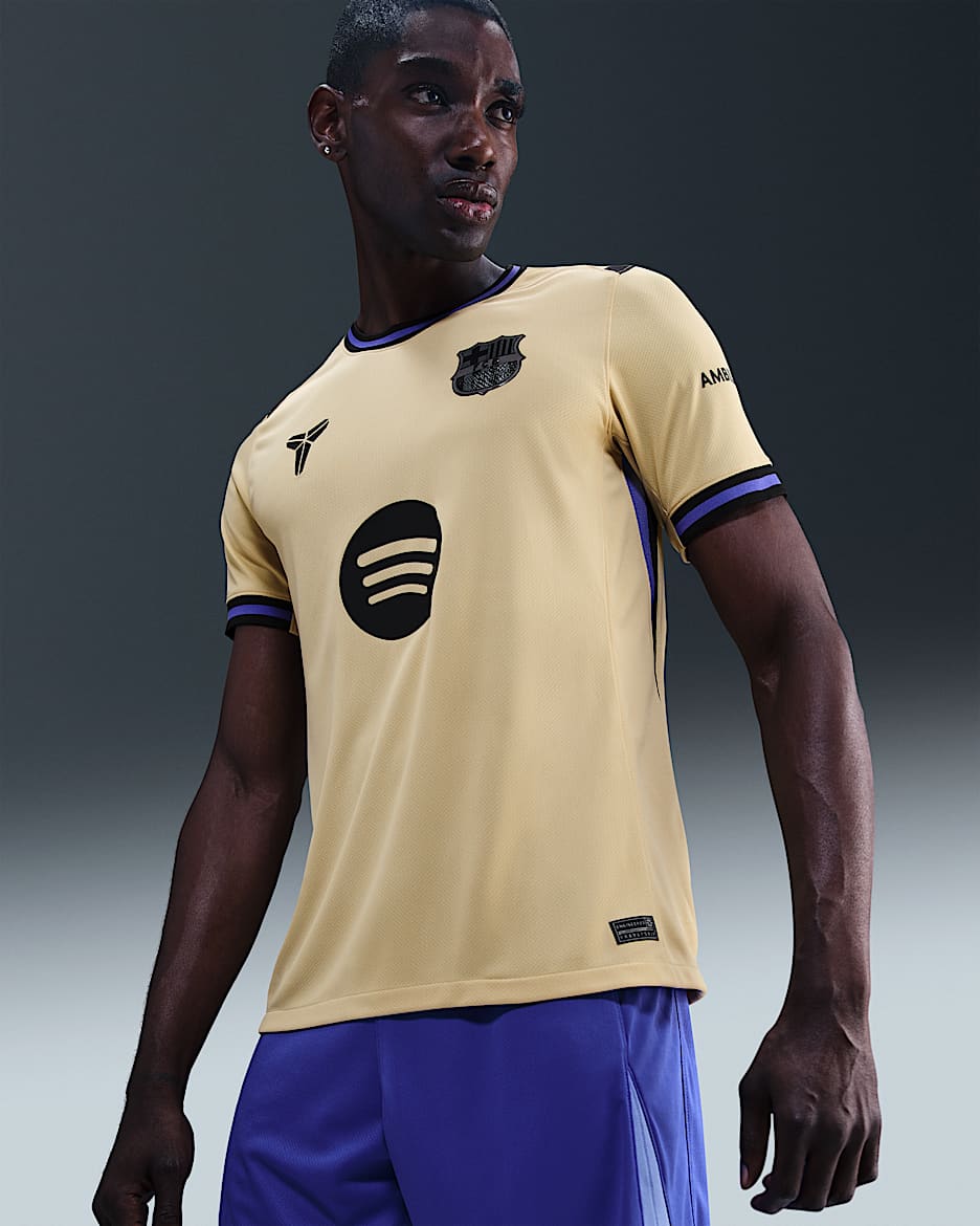 2025/26 赛季巴萨客场球迷版 Kobe Dri-FIT 科比男子速干足球球衣 - 团队金/团队金/波斯紫/黑