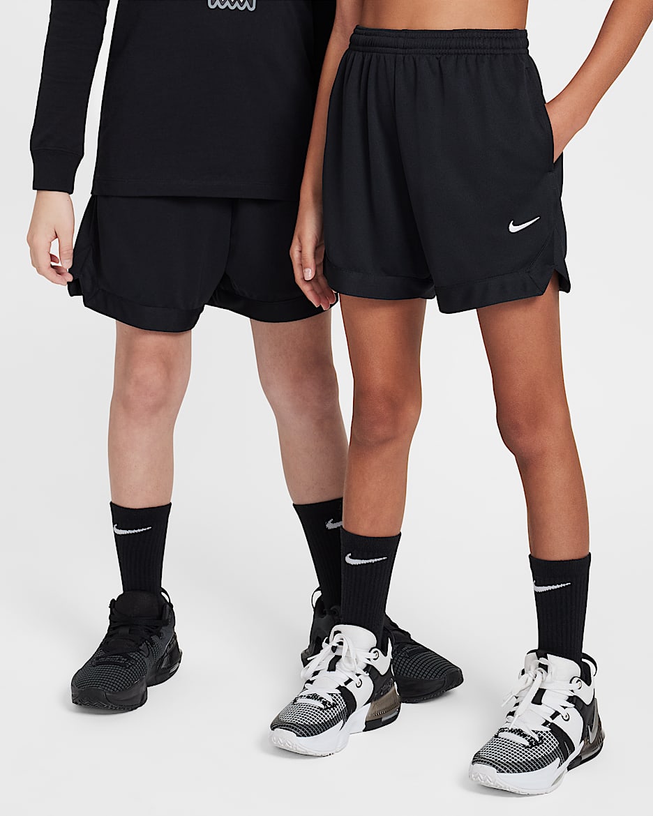 Nike Court Dri-FIT 大童速干篮球短裤 - 黑/白色
