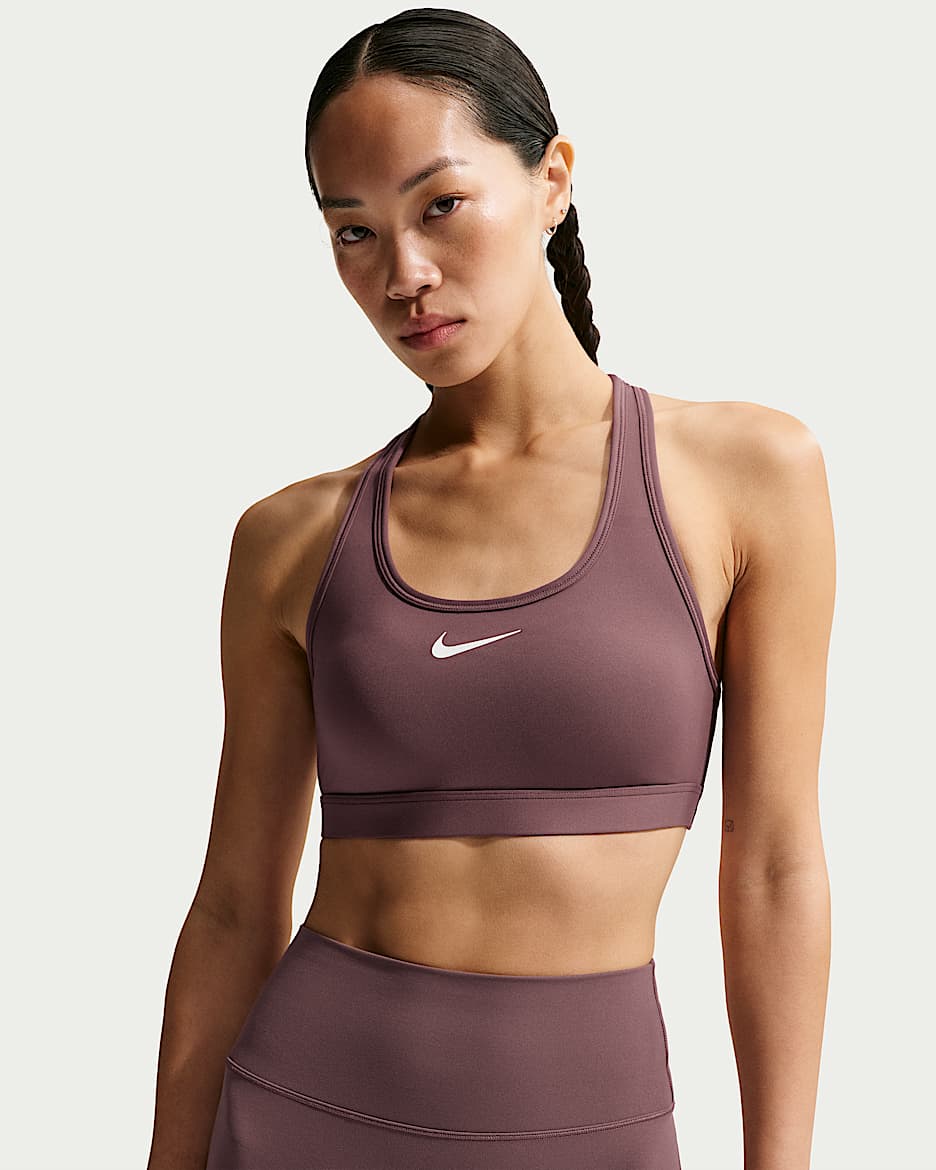 Nike Swoosh 女子中强度支撑速干衬垫运动内衣 - 图腾黑紫/白色