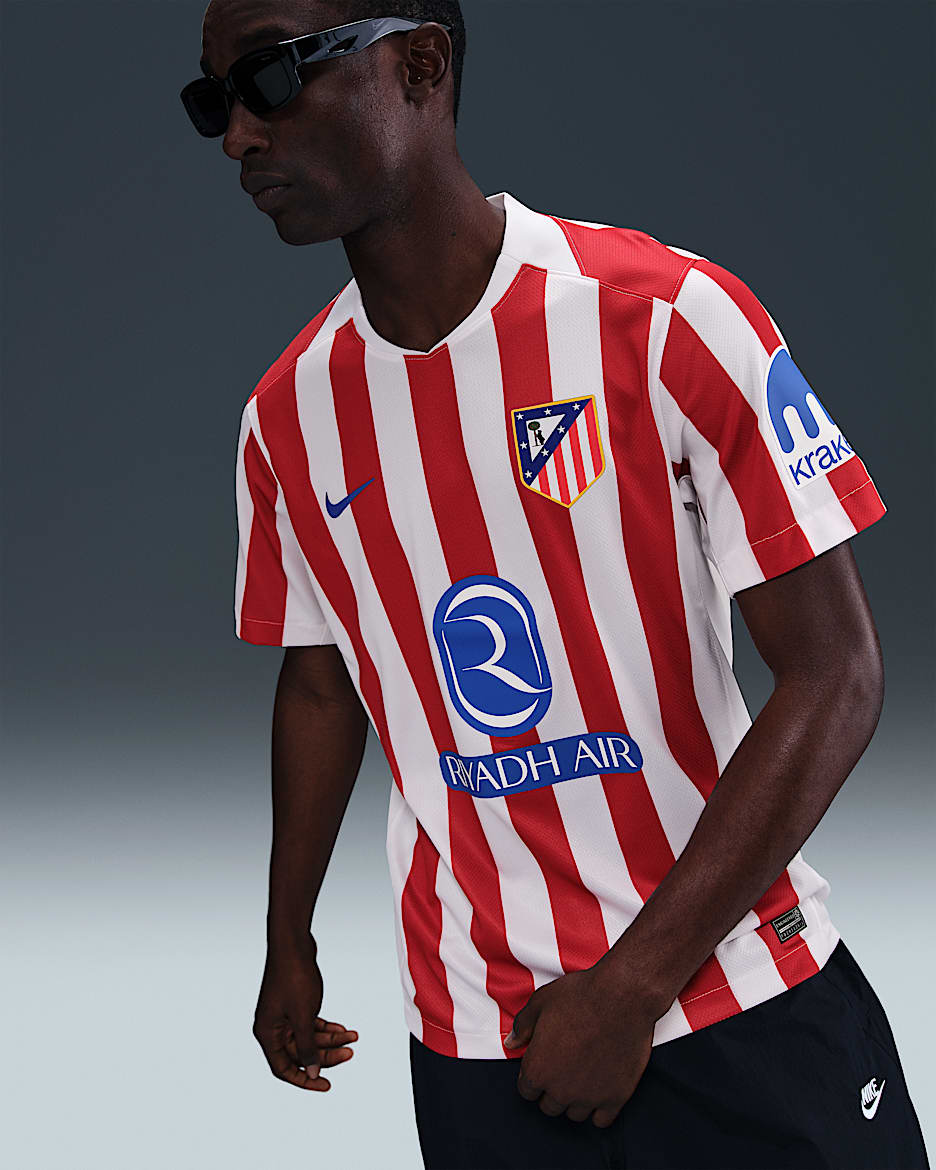 2025/26 赛季马德里竞技主场球迷版 Nike Dri-FIT 男子速干足球球衣 - 运动红/白色/皇家蓝