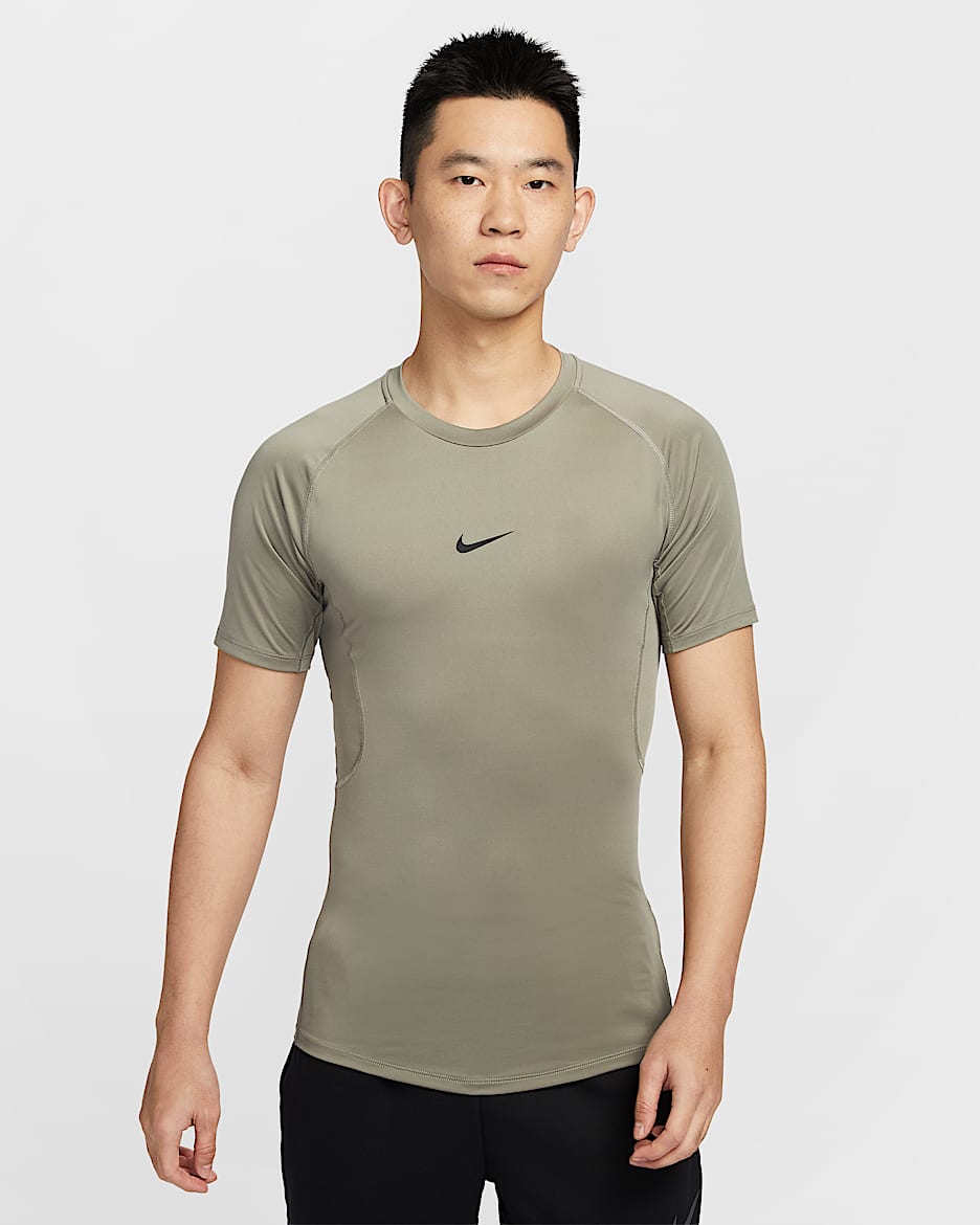 Nike Pro Dri-FIT 男子透气速干紧身短袖训练上衣 - 浅军绿/黑