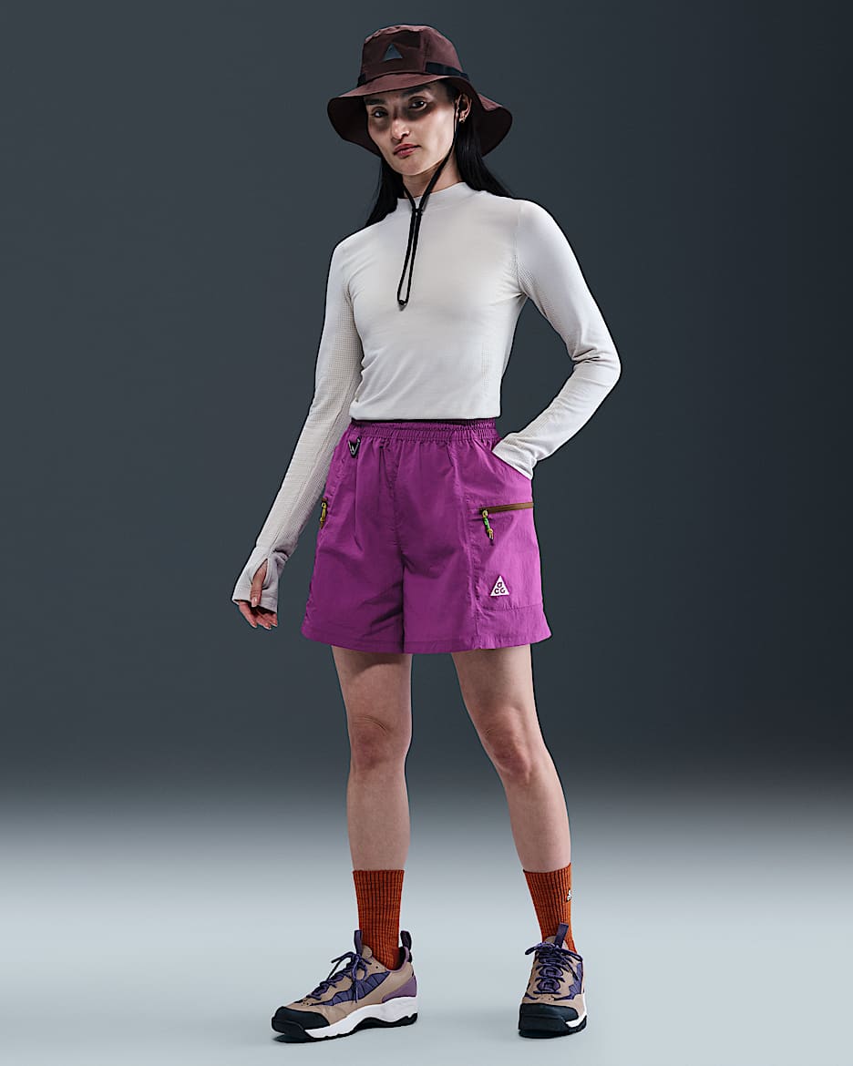 Nike ACG "Death Bloom" 女子短裤 - 浆果红/黑/苔木棕色/山峰白