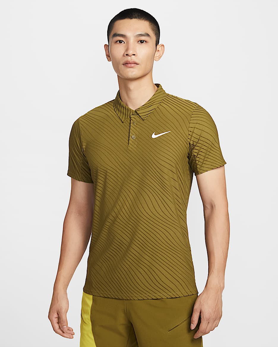 NikeCourt Slam Dri-FIT ADV 扬尼克·辛纳同款男子速干翻领T恤 - 高射炮橄榄绿/高射炮橄榄绿/白色