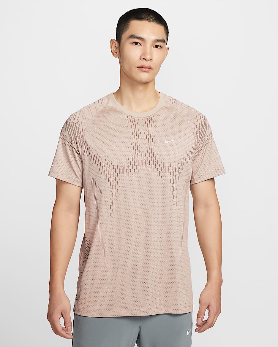 Nike Stride Dri-FIT ADV 男子速干短袖跑步上衣 - 奶白 II/貂棕