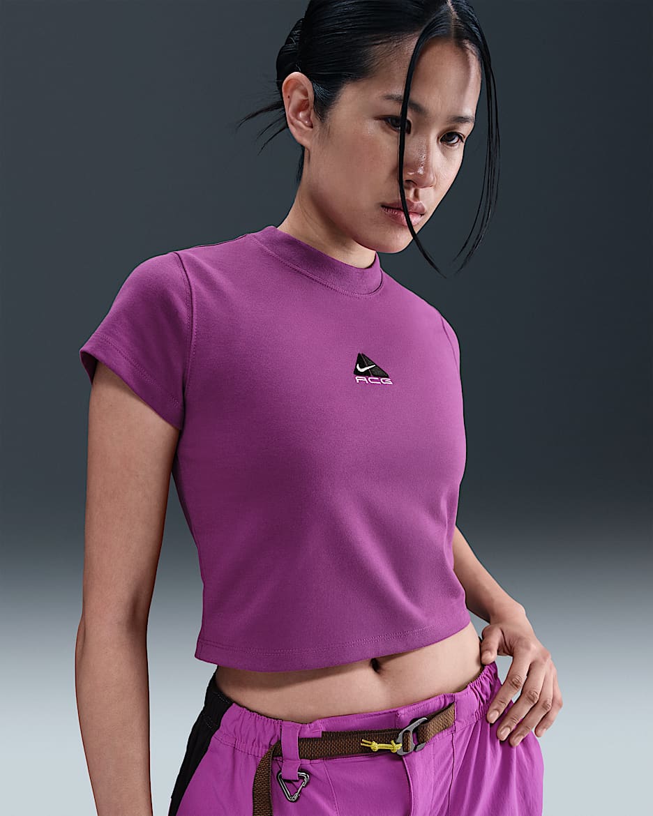 Nike ACG Dri-FIT 女子速干短袖T恤 - 浆果红/黑/黑